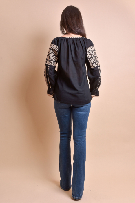 Bluza neagra cu motiv geometric crem Anca 02 [7]