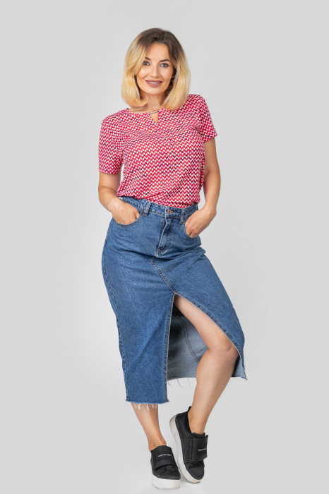 Bluza rosie cu imprimeuri geometrice albe [4]