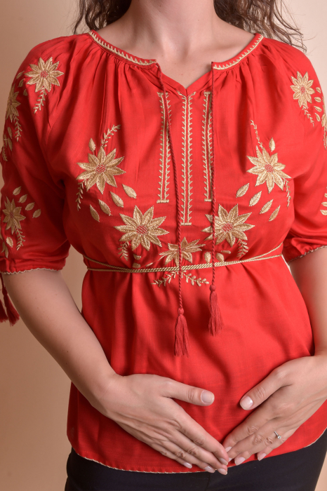 Bluza rosie cu motiv floral auriu Aliona 04 [2]