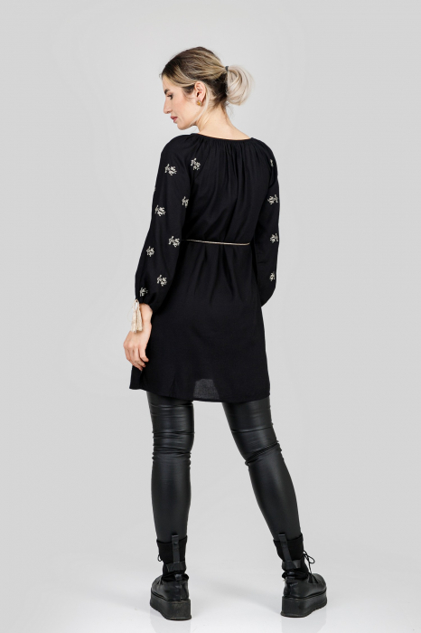 Bluza stil tunica neagra cu motiv geometric auriu Greta [3]