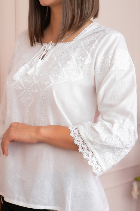 Bluza tip ie alba cu broderie geometrica alba Ava 06 [2]