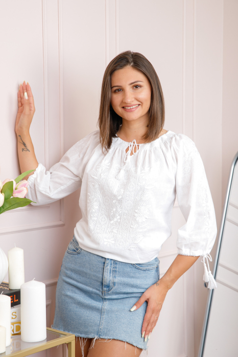 Bluza tip ie alba cu motiv floral alb Lidia 03