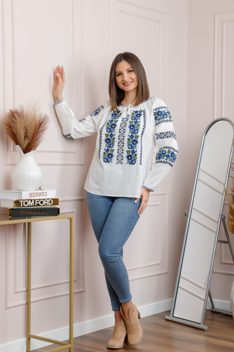 Bluza tip ie alba cu motiv floral albastru Alexandra 01 [4]