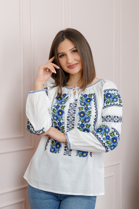 Bluza tip ie alba cu motiv floral albastru Alexandra 01 [3]