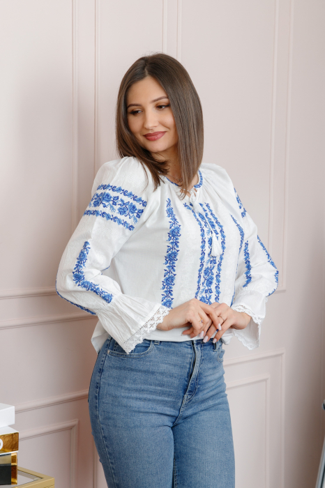 Bluza tip ie alba cu motiv floral albastru Cipriana 02 [3]