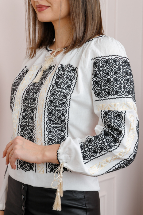 Bluza tip ie alba cu motiv floral negru Ruxandra [2]