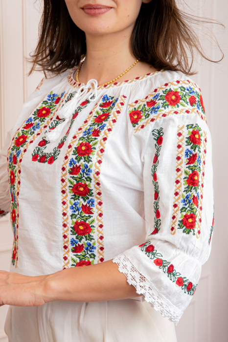 Bluza tip ie alba cu motiv floral rosu Codruta [2]