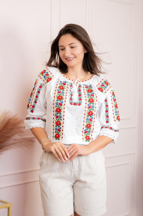 Bluza tip ie alba cu motiv floral rosu Codruta [3]
