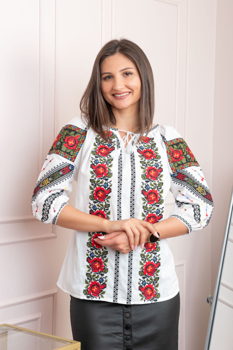 Bluza tip ie alba cu motiv floral rosu Floarea [3]