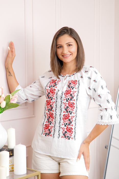 Bluza tip ie alba cu motiv floral rosu Floriana 01