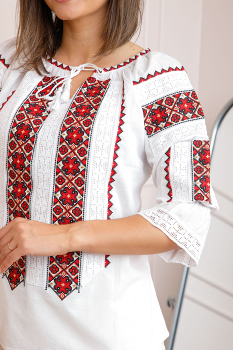 Bluza tip ie alba cu motiv floral rosu Mara [2]