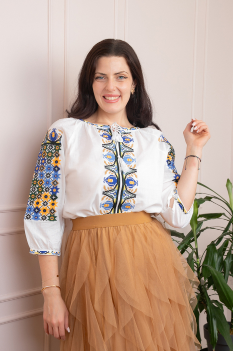 Bluza tip ie alba cu motiv geometric multicolor Svetlana [3]
