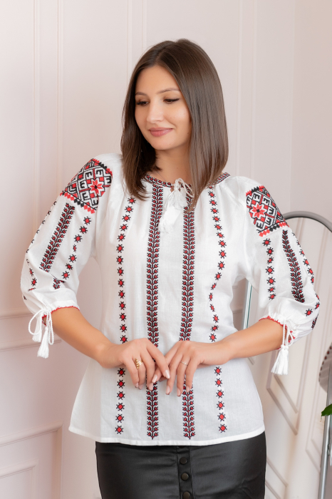 Bluza tip ie alba cu motiv geometric negru Zamfira 02 [1]