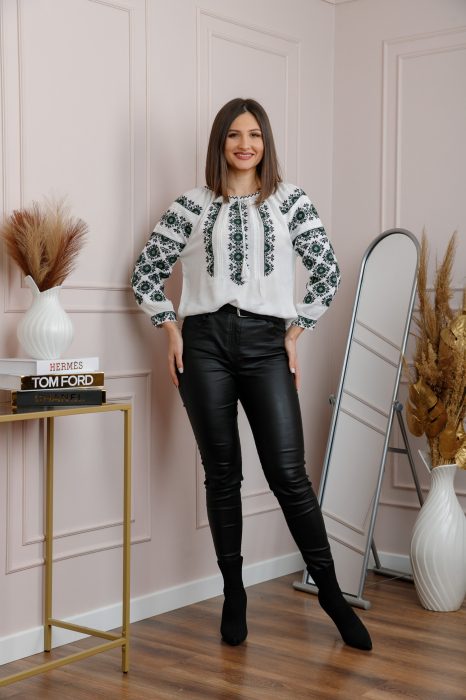 Bluza tip ie alba cu motiv geometric verde inchis Brigita 02 [4]