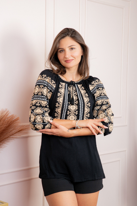 Bluza tip ie neagra cu motiv floral crem Brigita 05 [3]