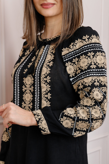 Bluza tip ie neagra cu motiv floral crem Olga [2]