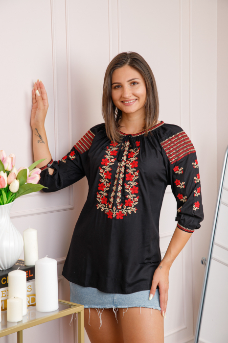 Bluza tip ie neagra cu motiv floral rosu Viorica 02 [3]