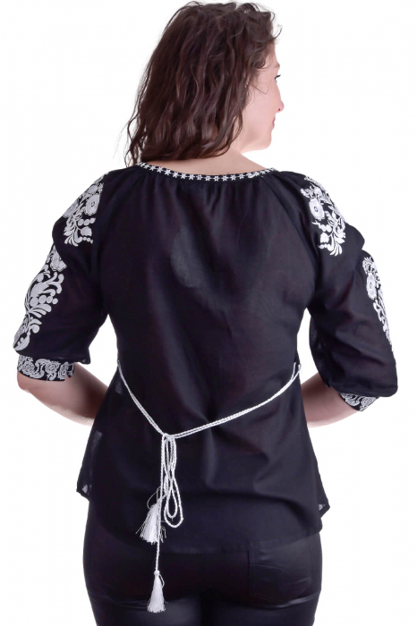 Bluza traditionala neagra cu motiv floral alb Zoe [3]
