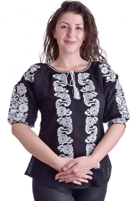 Bluza traditionala neagra cu motiv floral alb Zoe [1]