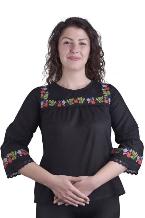 Bluza traditionala neagra cu motiv floral multicolor Briana [1]