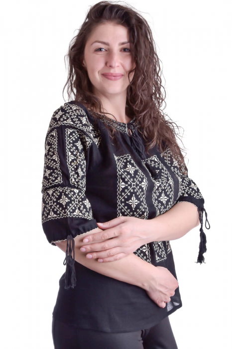 Bluza traditionala neagra cu motiv geometric alb Ines [2]