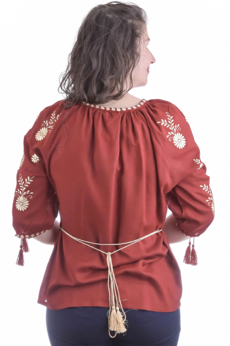 Bluza traditionala rosie cu motiv floral auriu Beatrice [3]