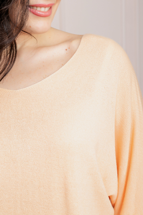 Bluza tricotata orange pastel cu maneci liliac [2]