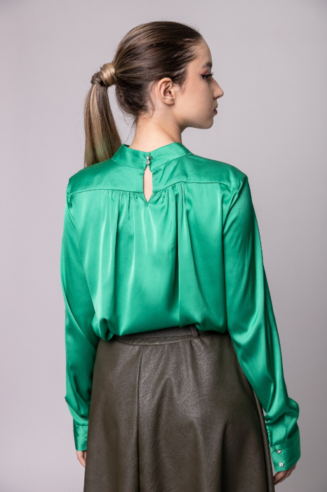 Bluza verde eleganta cu lantisor decorativ [4]