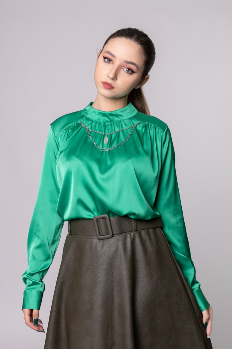 Bluza verde eleganta cu lantisor decorativ [3]