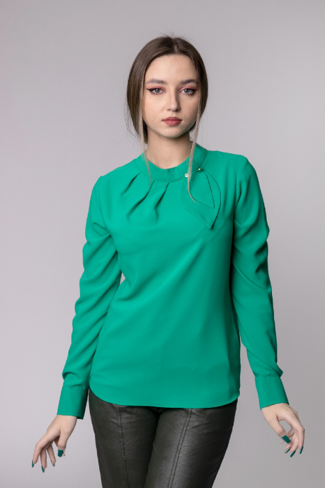 Bluza verde eleganta cu pliuri la bust si aplicatie decorativa [3]
