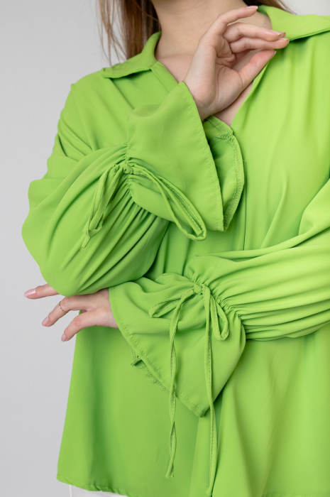 Bluza verde praz vaporoasa cu maneci clopot [2]