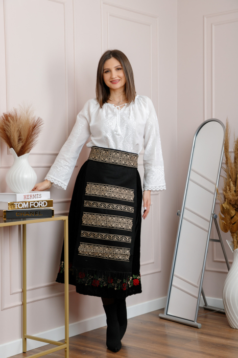 Brau traditional negru cu motiv floral auriu Ruxandra [4]