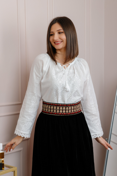 Brau traditional negru cu motiv floral crem Ivona 02 [4]