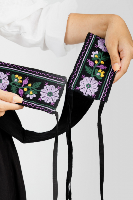 Brau traditional negru cu motiv floral mov Maria 02 [3]