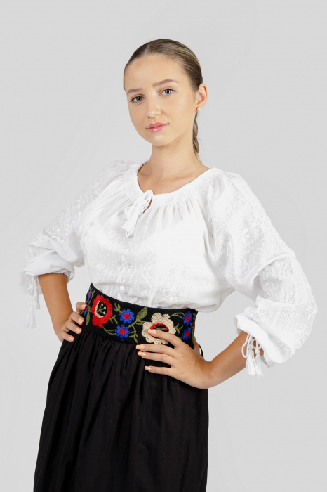 Brau traditional negru cu motiv floral multicolor Flavia 01 [2]