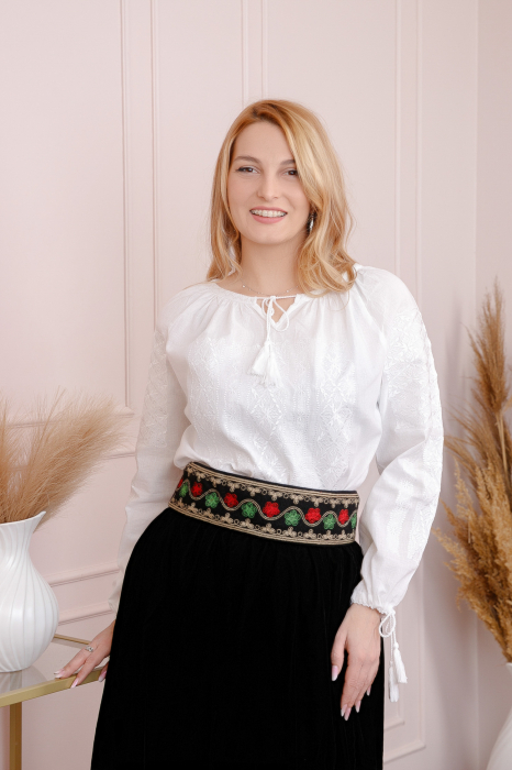 Brau traditional negru cu motiv floral multicolor Ioana [4]