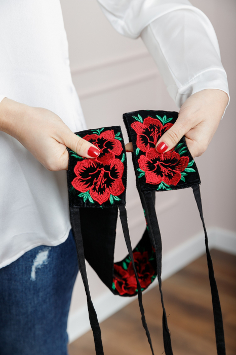 Brau traditional negru cu motiv floral rosu Florenta 02 [3]