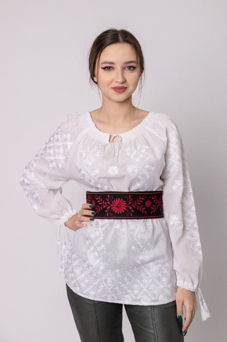 Brau traditional negru cu motiv floral rosu Sofia [2]