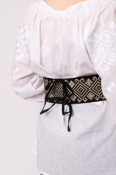 Brau traditional negru cu motiv geometric auriu Dora [3]