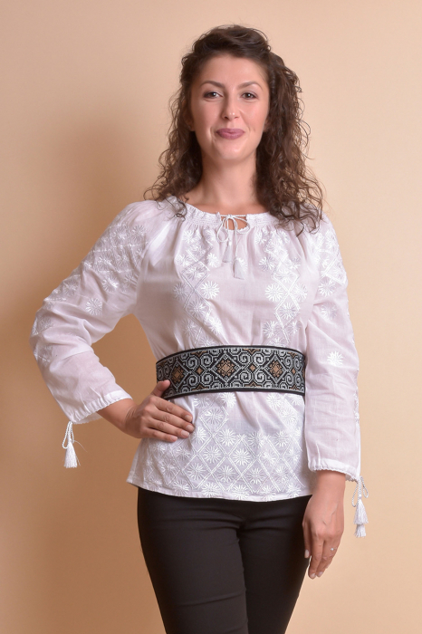 Brau traditional negru cu motiv geometric multicolor Cristina [3]