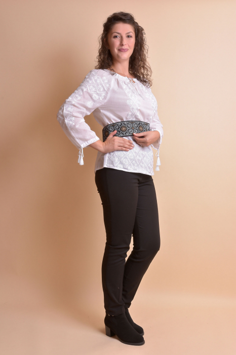 Brau traditional negru cu motiv geometric multicolor Cristina [6]