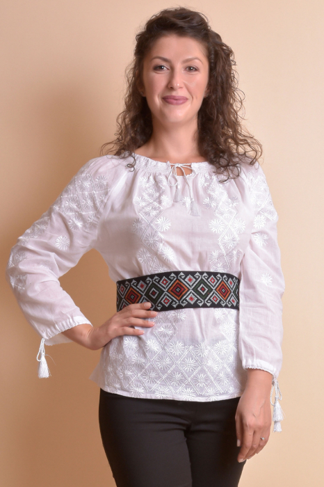 Brau traditional negru cu motiv geometric multicolor Iulia [3]