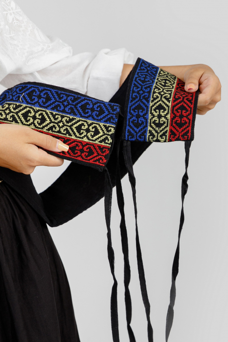 Brau traditional negru cu motiv geometric tricolor Romanita [3]