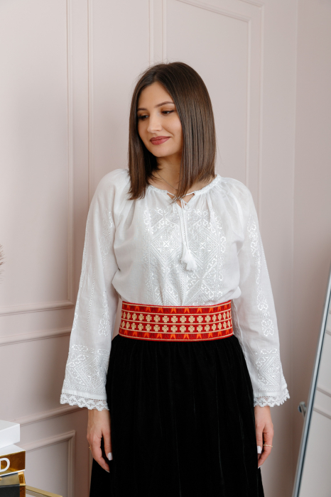 Brau traditional rosu cu motiv floral crem Ivona 01 [4]