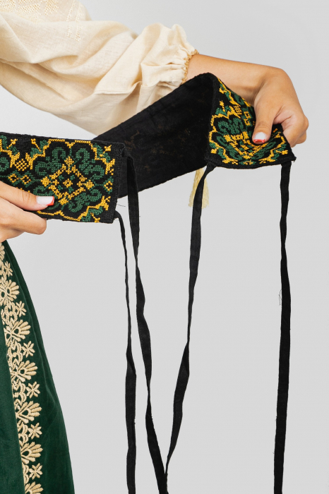 Brau traditional verde cu motiv floral galben Cecilia [3]