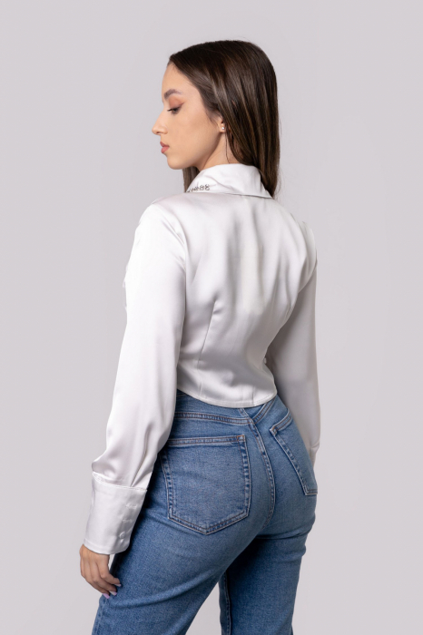 Camasa alba cu guler stilizat cu pietre colorate [4]