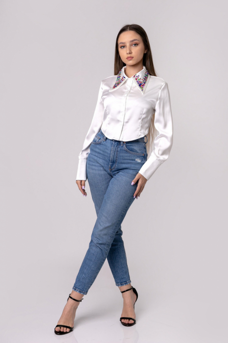 Camasa alba cu guler stilizat cu pietre si perle [3]