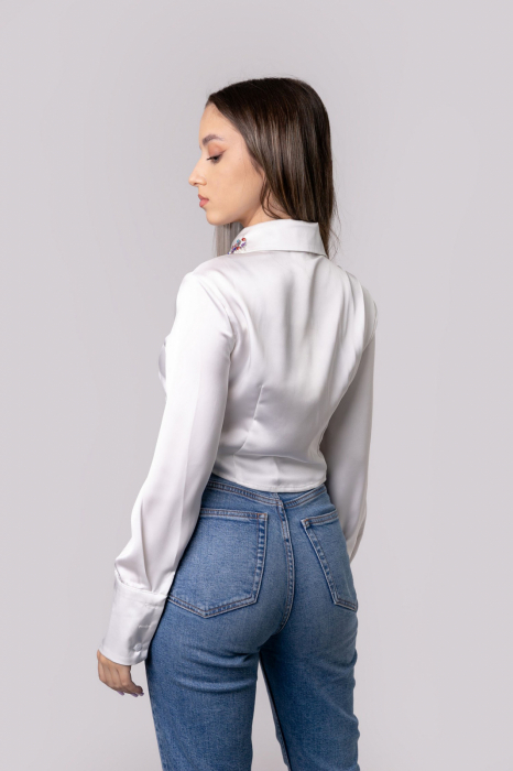 Camasa alba cu guler stilizat cu pietre si perle [4]