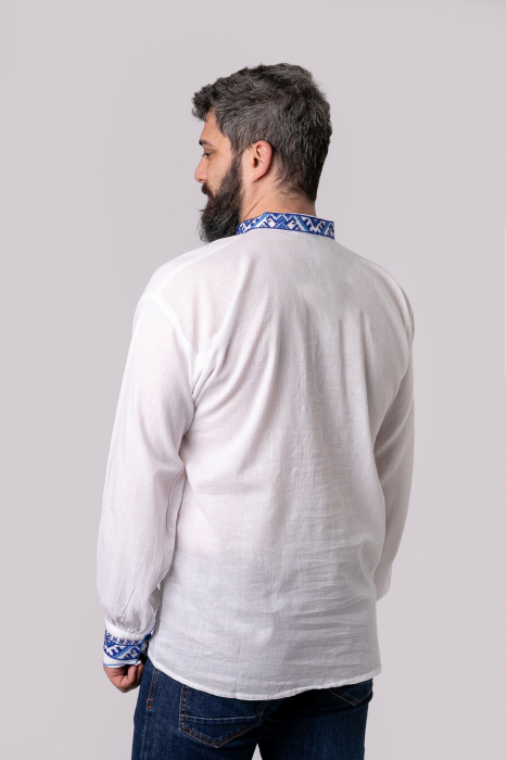 Camasa barbateasca traditionala alba cu motiv geometric albastru Carol 02 [3]