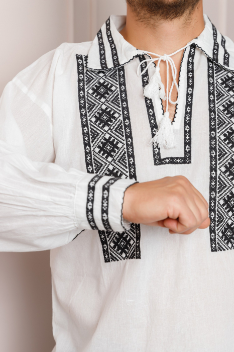 Camasa barbateasca traditionala alba cu motiv geometric negru Traian [2]